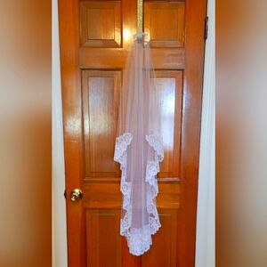 Hand-Made White Lace Veil (Hip-Length)